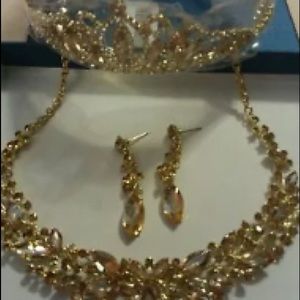 NWOT Paxuan Matching Fashion Tiara Necklace Earrings Set